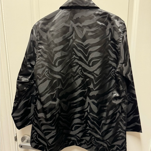 Leggiadro womens  Embossed Tech Jacket - Picture 4 of 5